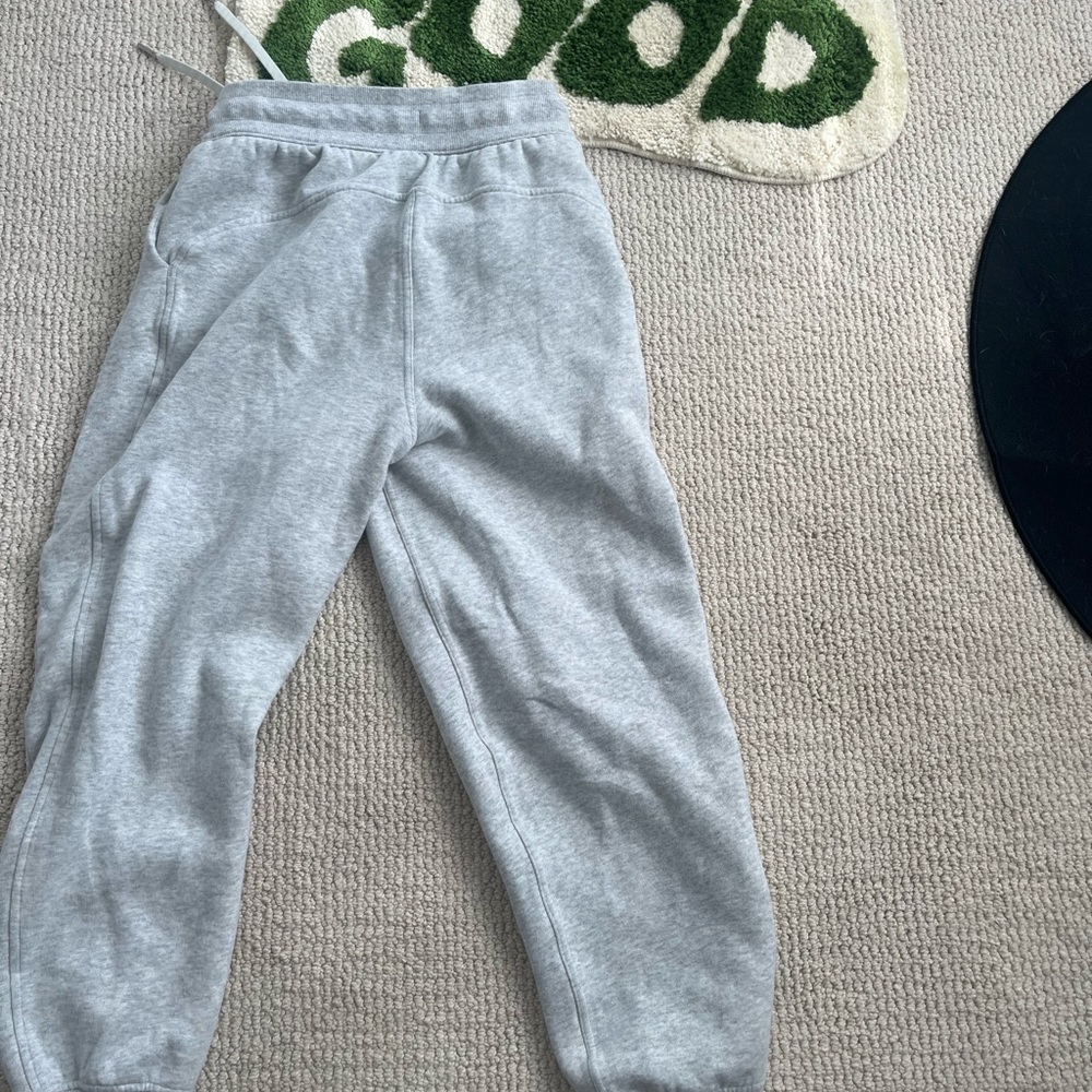 Speed up lulu lemon size 4 sweetpants